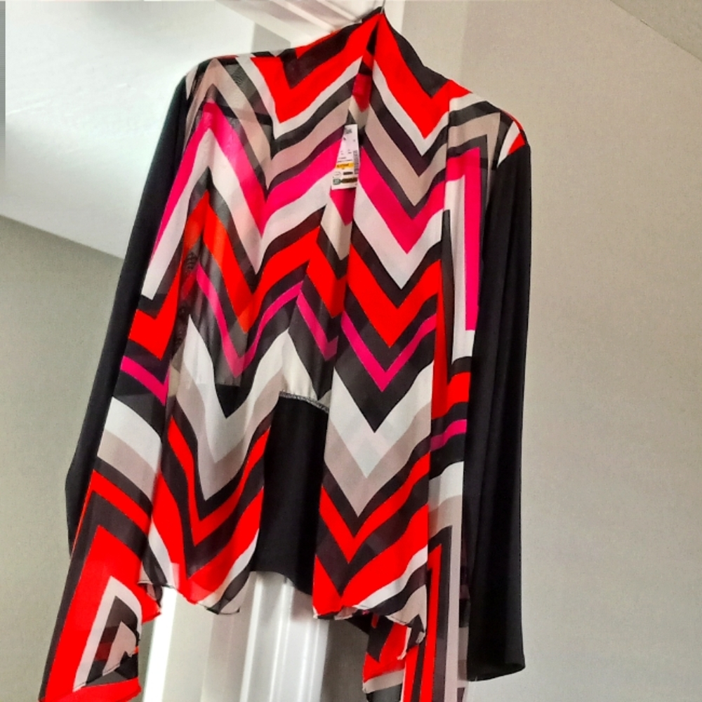 New Nordstrom Sunny Leigh black zig-zag top
